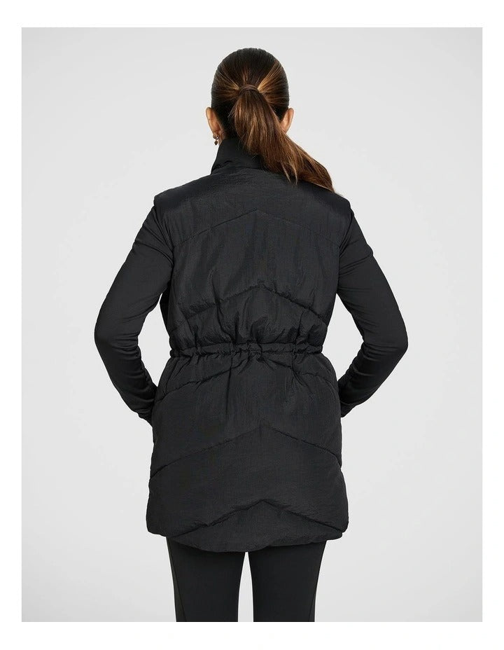 longline puffer vest in black by Rockwear