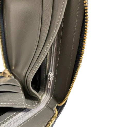 LeatherLuxe genuine leather wallet with zip closure — sleek brown card holder made from premium full-grain leather, designed for men and women for secure everyday use.