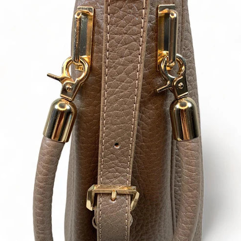 LeatherLuxe Khaki Leather Tote Bag – Elegant premium women’s handbag made of genuine leather with spacious design and stylish finish.