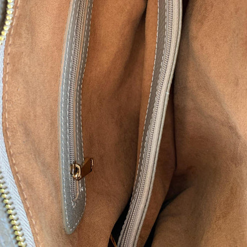 LeatherLuxe Khaki Leather Tote Bag – Elegant premium women’s handbag made of genuine leather with spacious design and stylish finish.